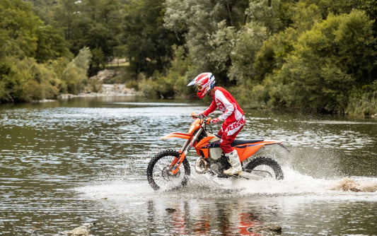 How to Clean Your Motorcycle Helmet? - JUST1 RACING OUTLET